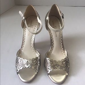 Women’s VINCE CAMUTO  Wedges 7